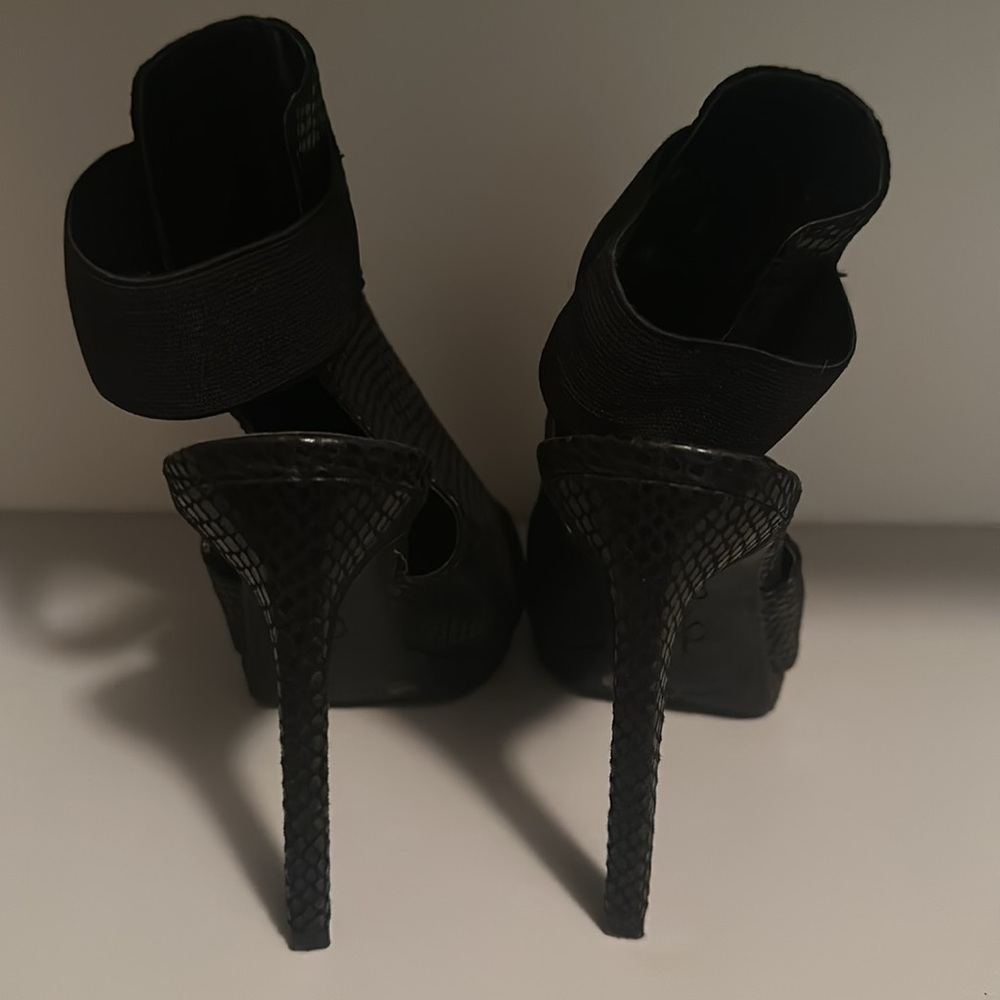 Jessica Simpson - Picture 2 of 4